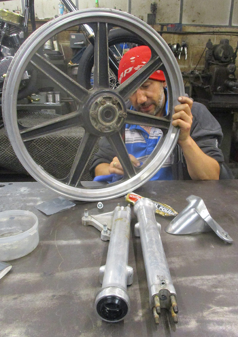 Triumph Bonneville T140 mag wheel polishing